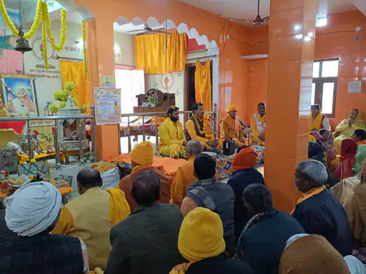 🚩 टिकैतगंज में 'अखंड दीप' शताब्दी रथ का भव्य स्वागत: घर-घर गूंजेगा गायत्री मंत्र, 2026 में हरिद्वार में होगा महाकुंभ!