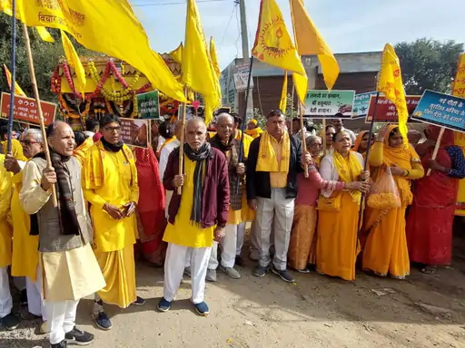 🚩 चिड़ावा में उमड़ा आस्था का सैलाब: गायत्री परिवार की ज्योति कलश यात्रा का भव्य स्वागत, रैली के साथ गूंजे जयकारे
