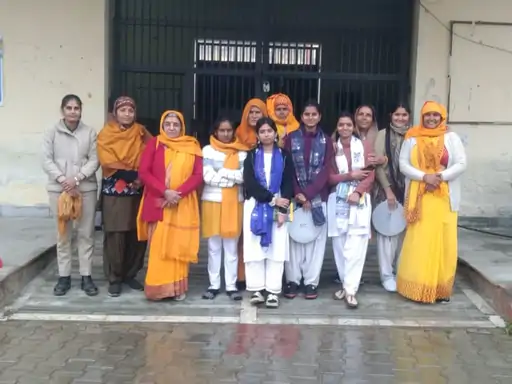 नदबई गायत्री परिवार द्वारा केंद्रीय महिला कारागृह सेवर में कार्यक्रम:गायत्री मंत्र जाप का महत्व बताया, नियमित जाप की शपथ भी दिलाई